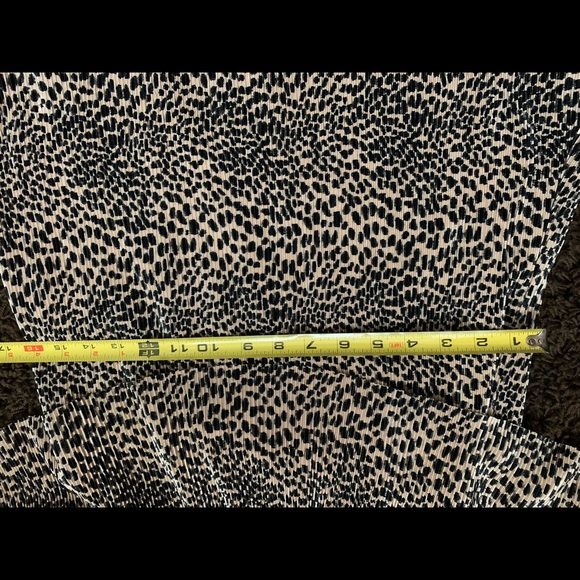 A.n.a Off Shoulder Cheetah Print Top - like new! - Picture 7 of 7